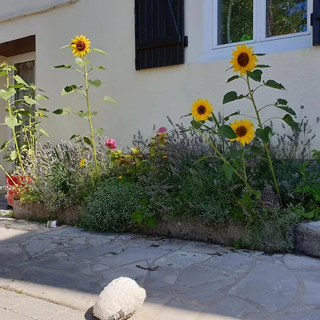 Privee Dans Petite Maison Typique Монтивилье