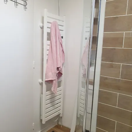 Privee Dans Petite Maison Typique Монтивилье