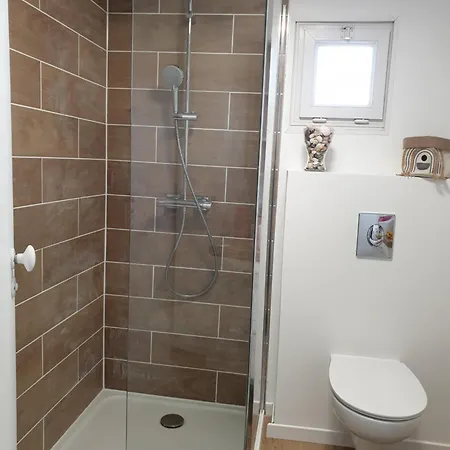 Privee Dans Petite Maison Typique Проживание в семье Монтивилье